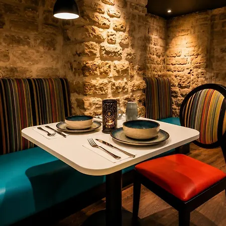 ホテル Le Montmartre Saint Pierre パリ