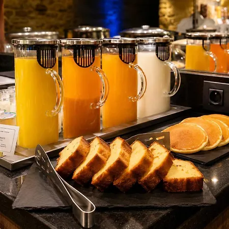 Le Montmartre Saint Pierre Hotel 3*