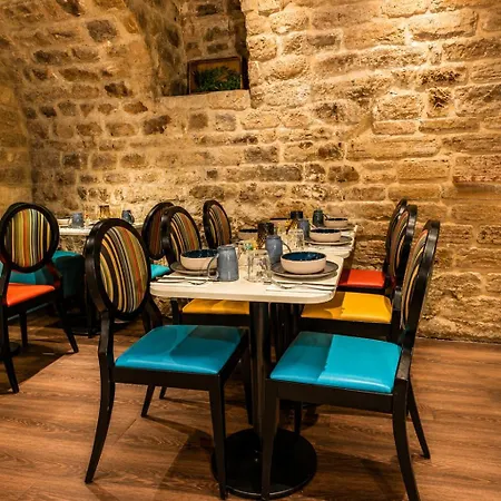 ホテル Le Montmartre Saint Pierre パリ