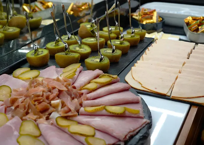 Le Montmartre Saint Pierre Paris