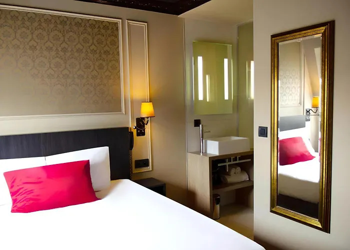 Le Montmartre Saint Pierre Hotel 3*