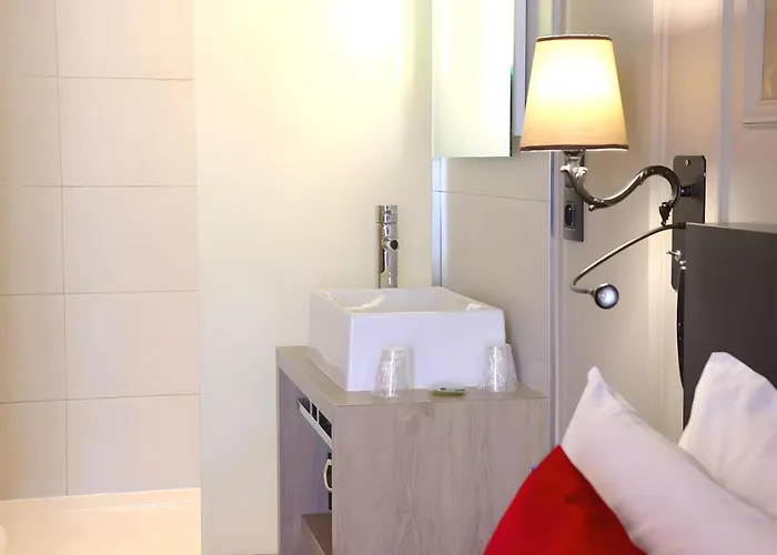 Le Montmartre Saint Pierre Paris