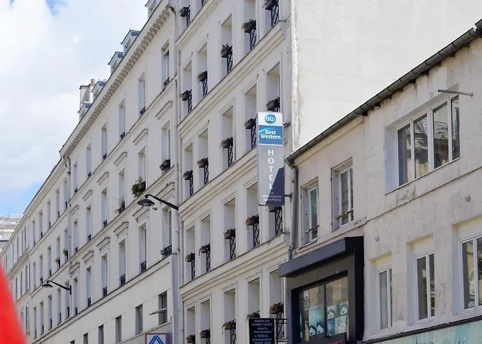 Le Montmartre Saint Pierre Paris