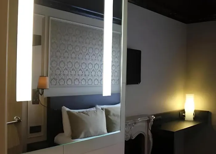 Le Montmartre Saint Pierre Otel 3*